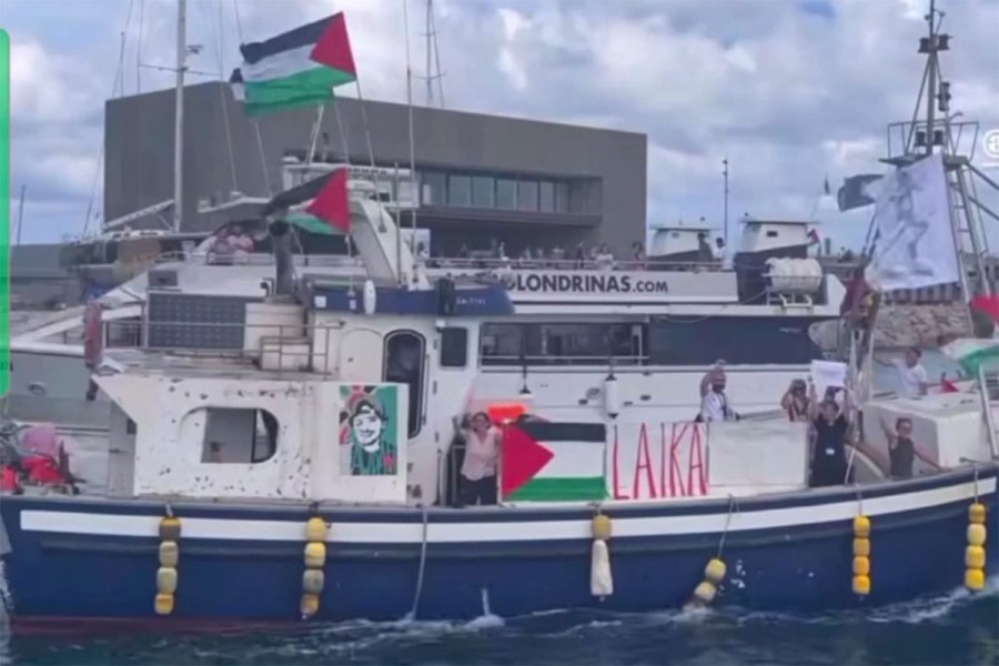 Una barco cargado de humanidad