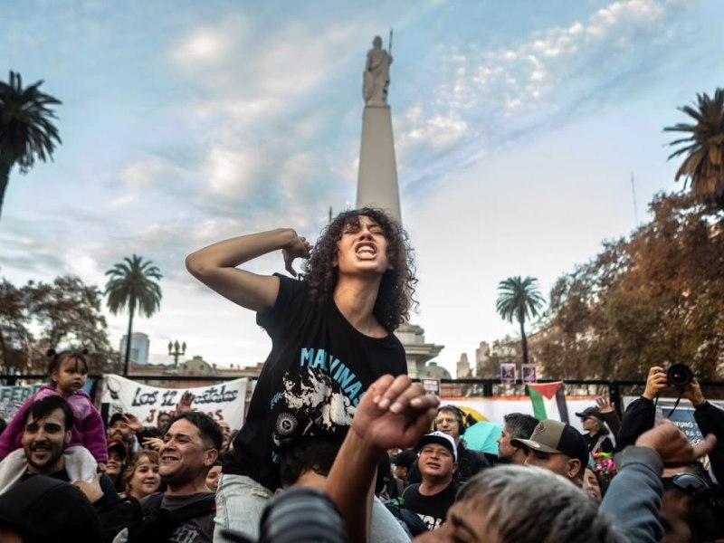No hay remera para el Indio: la desconexión de los dueños del lujo frente al duelo de un pueblo