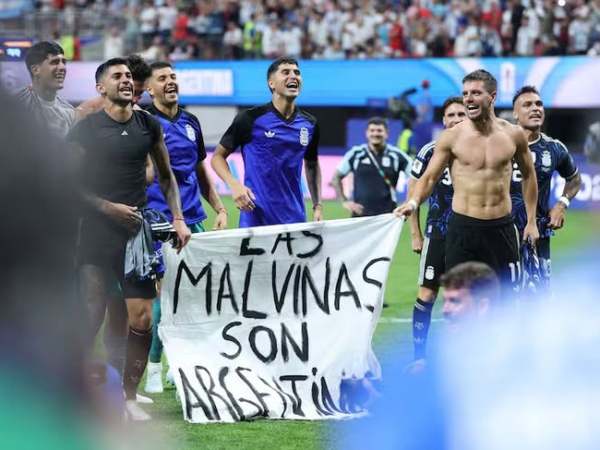 Malvinas en la cancha. Fútbol, censura y el reclamo soberano que el algoritmo no pudo frenar